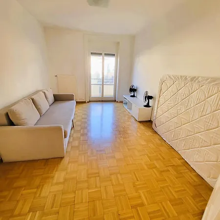 Huge 3 Center Next To Hb Apartment