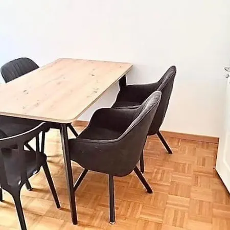 Huge 3 Center Next To Hb Konrad - Self Checkin